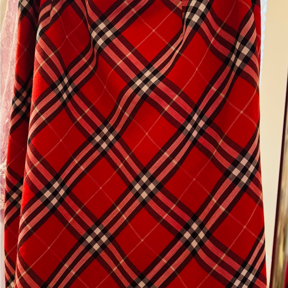 Burberry plaid skirt size 38. Fits like a small.